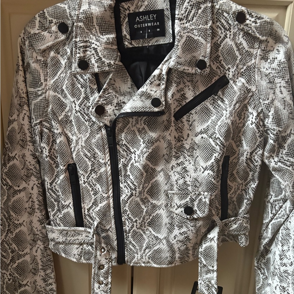 Ashley By 26 International Snake Print faux Leather Jacket cut is small